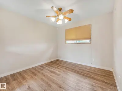 Photo 3 of 13807 92 ST NW