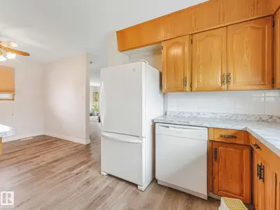 Photo 2 of 13807 92 ST NW