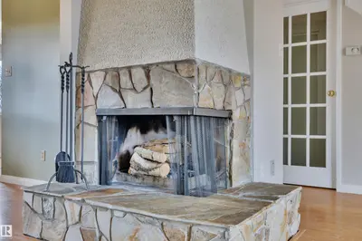 Interior photo 4 of 