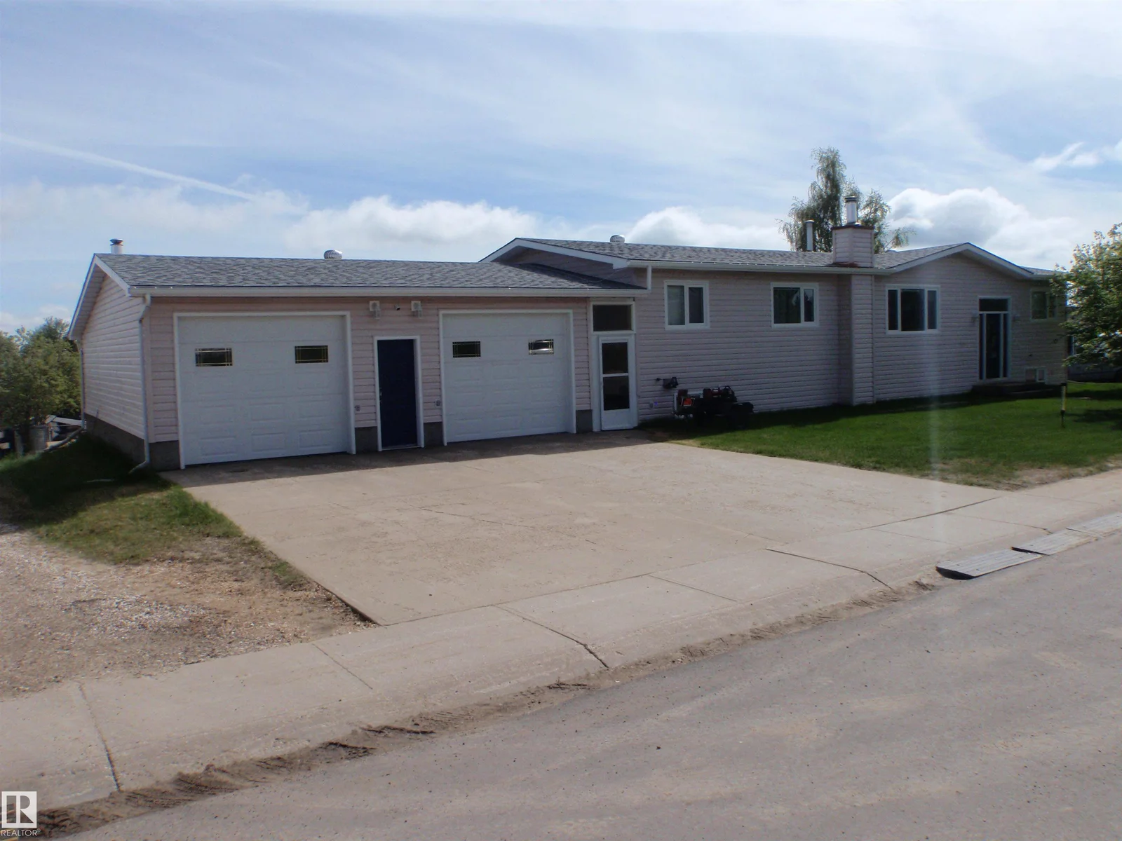 3 Hillside AV, Swan Hills - 5 bedroom Detached Single Family for sale