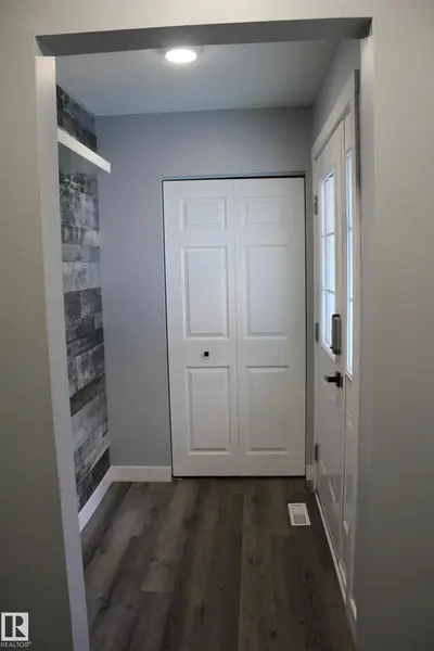 Interior photo 2 of 5201 Ravine Dr