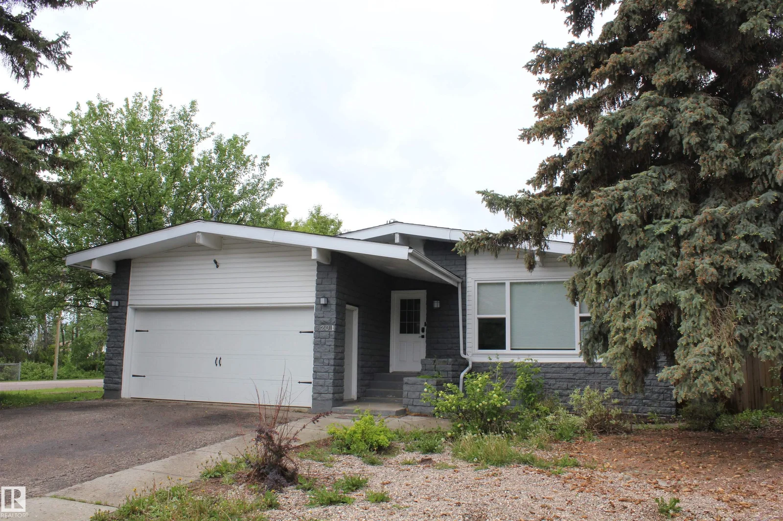 5201 Ravine Dr, Elk Point - 4 bedroom Detached Single Family for sale