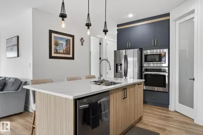 Interior photo 4 of 34 KIWYCK LI