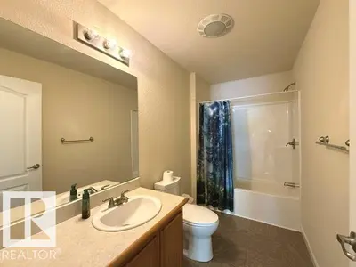 Interior photo 3 of 530 Maplewood Crescent NW