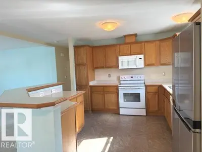 Interior photo 1 of 530 Maplewood Crescent NW