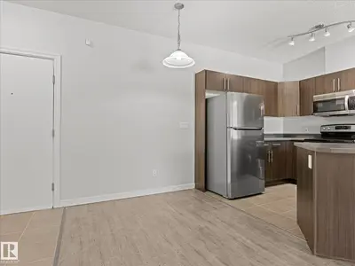 Interior photo 3 of #126 263 MACEWAN RD SW