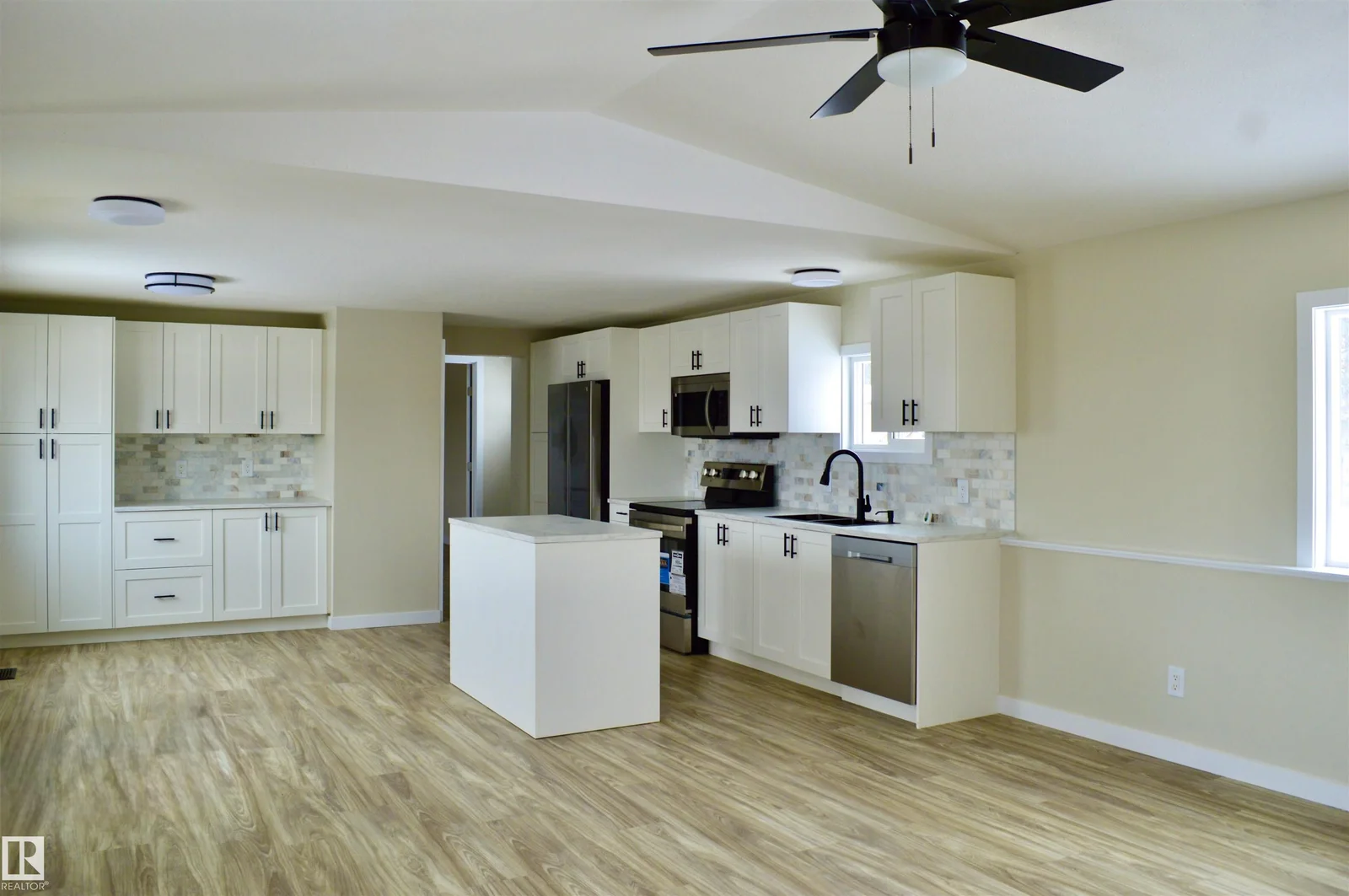 735 Parkland Brook, Rural Parkland County - 3 bedroom Single Family Residence for sale