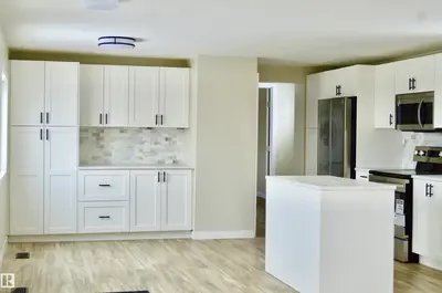 Interior photo 3 of 735 Parkland Brook
