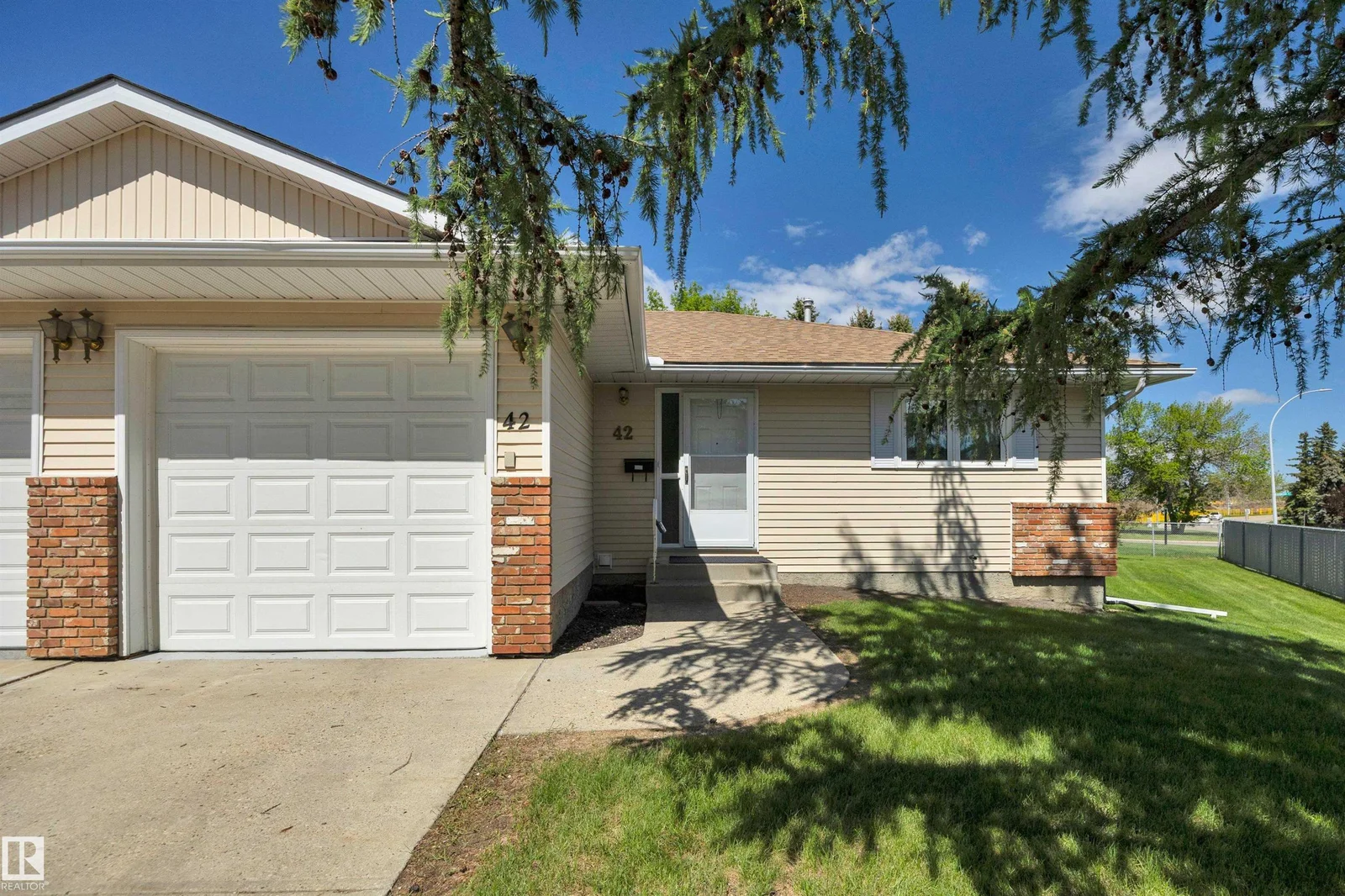 #42 2 GEORGIAN WY, Sherwood Park - 2 bedroom Townhouse for sale