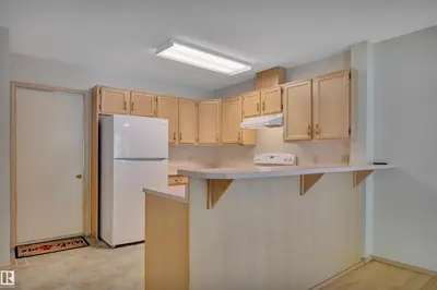 Interior photo 3 of #42 2 GEORGIAN WY