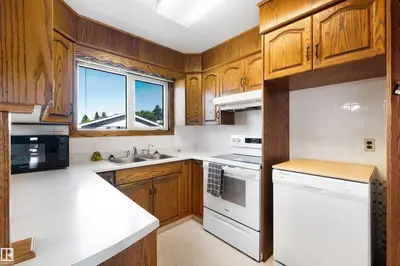 Interior photo 4 of 13712 87 ST NW