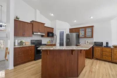 Interior photo 4 of 10807 6 AV SW