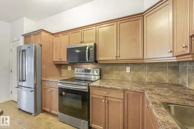 Interior photo 2 of #232 1406 HODGSON WY NW