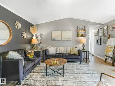 Interior photo 2 of 1122 Aspen Dr W