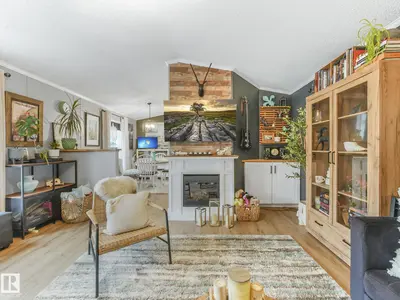 Interior photo 1 of 1122 Aspen Dr W
