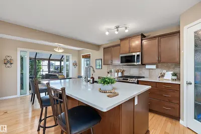 Interior photo 4 of 150 SOUTHFORK DR