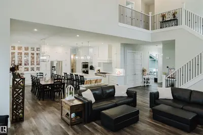 Interior photo 4 of 5749 43 AV