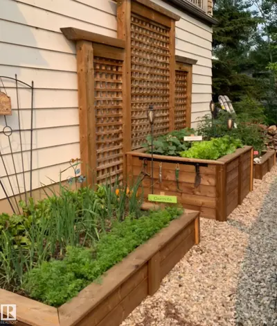 Interior photo 2 of 4652 50 AV