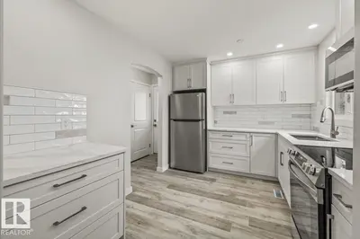 Interior photo 3 of 12C CASTLE TC NW
