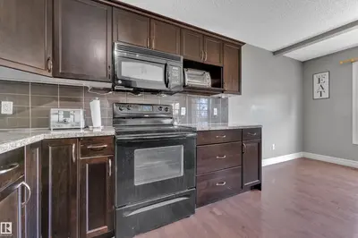 Interior photo 3 of 6116 11 AV SW SW