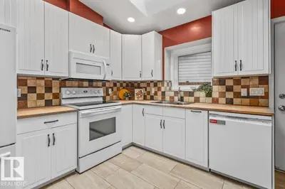Interior photo 2 of 10452 18 AV NW
