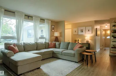 Interior photo 1 of 58 LODGEPOLE CR