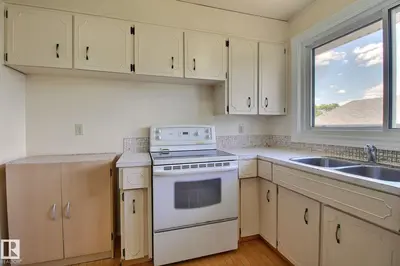 Interior photo 3 of 10803 40 AV NW