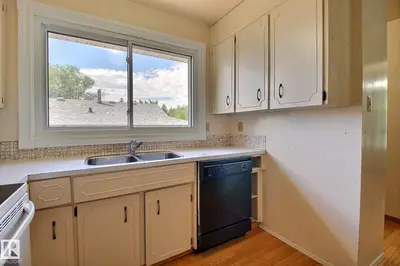 Interior photo 4 of 10803 40 AV NW