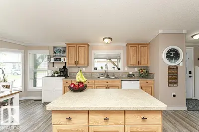 Interior photo 4 of 233 Oak Wood Drive NW