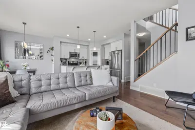 Interior photo 4 of 607 40 ST SW