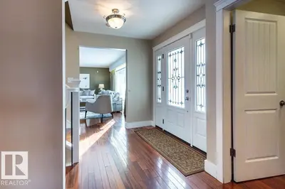 Interior photo 1 of 104 QUESNELL CR NW