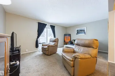 Interior photo 4 of 