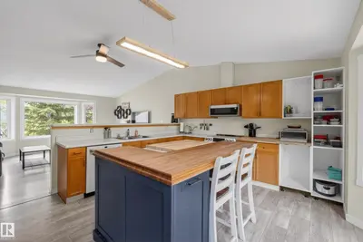 Interior photo 2 of #21 2228 PARKLAND DR
