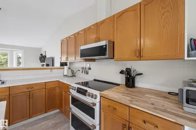 Interior photo 4 of #21 2228 PARKLAND DR