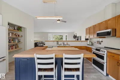Interior photo 3 of #21 2228 PARKLAND DR