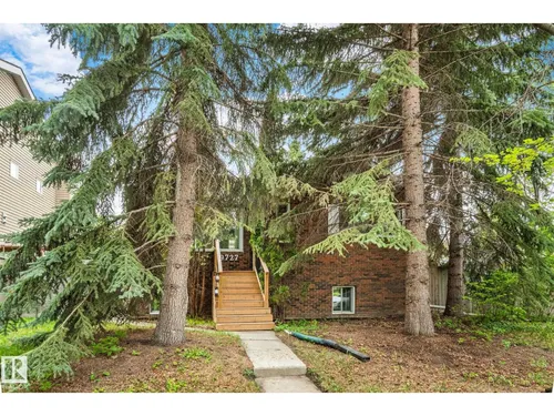 9727 69 AV NW, Edmonton - $439,888