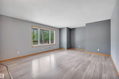 Interior photo 4 of 