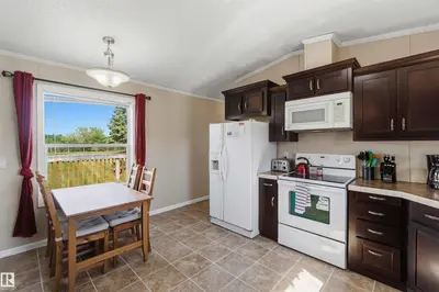 Interior photo 4 of 55213 RGE ROAD 62