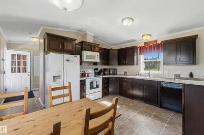 Interior photo 2 of 55213 RGE ROAD 62