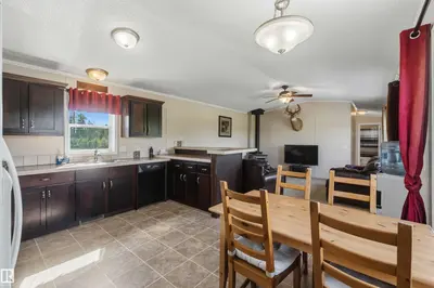 Interior photo 3 of 55213 RGE ROAD 62