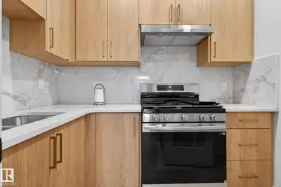 Interior photo 4 of 1707 47 ST SW