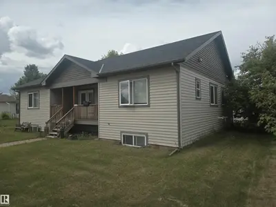 Interior photo 3 of 4808 50 AV