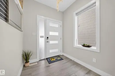 Interior photo 3 of 449 Roberts cres