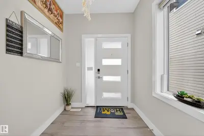 Interior photo 2 of 449 Roberts cres