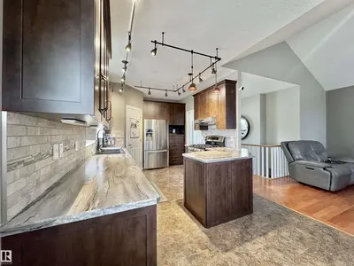 Interior photo 3 of 642 MEADOWVIEW CR