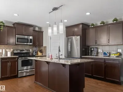 Interior photo 2 of 98 WELLINGTON PL