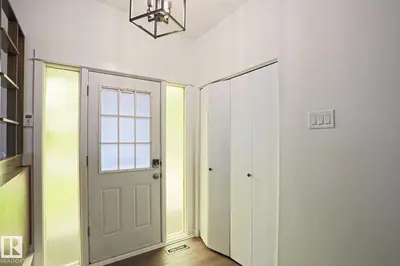 Interior photo 1 of 10 MURRAY CR