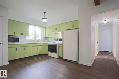 Interior photo 2 of 10 MURRAY CR