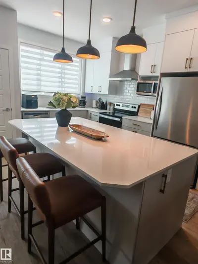 Interior photo 1 of 5271 edgemont BV NW NW