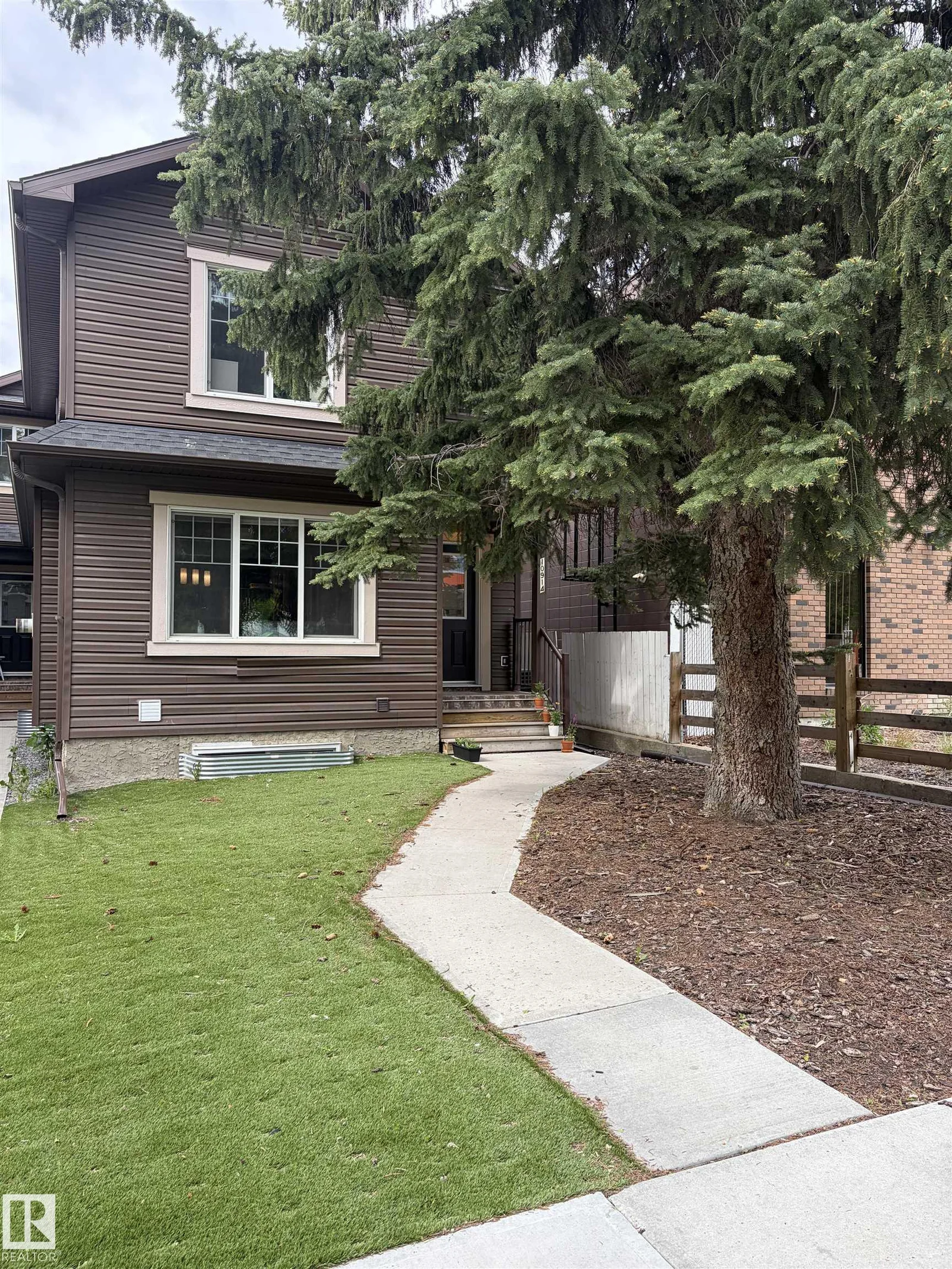 10914 71 AV NW, Edmonton - 5 bedroom Duplex for sale